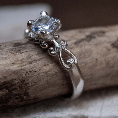 Solitário Frigg em Prata 925 com Zircônia Transparente – Joia Artesanal Maktub Pratas