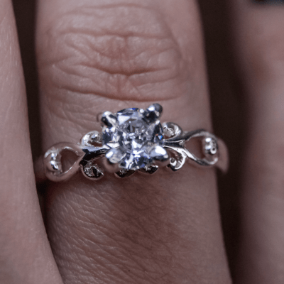 Solitário Frigg em Prata 925 com Zircônia Transparente – Joia Artesanal Maktub Pratas
