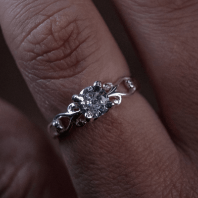 Solitário Frigg em Prata 925 com Zircônia Transparente – Joia Artesanal Maktub Pratas