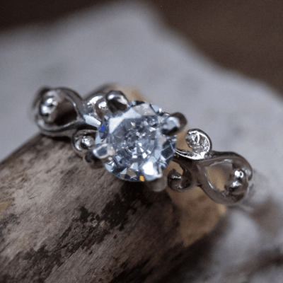 Solitário Frigg em Prata 925 com Zircônia Transparente – Joia Artesanal Maktub Pratas