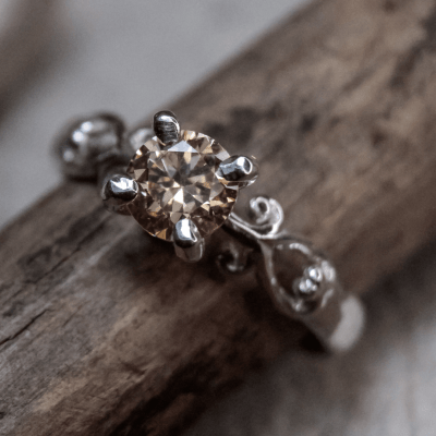 Solitário Frigg em Prata 925 com Zircônia champagne – Joia Artesanal Maktub Pratas