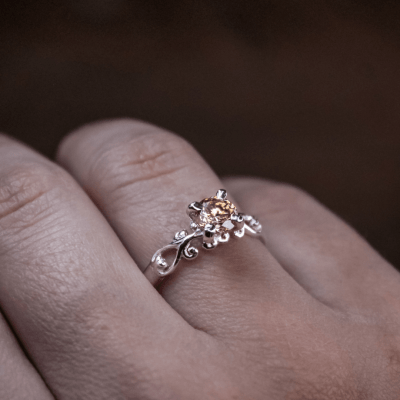Solitário Frigg em Prata 925 com Zircônia champagne – Joia Artesanal Maktub Pratas