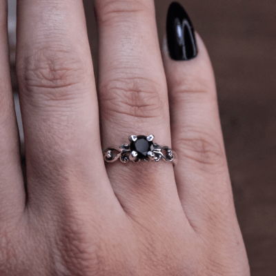 Solitário Frigg em Prata 925 com Zircônia preta – Joia Artesanal Maktub Pratas