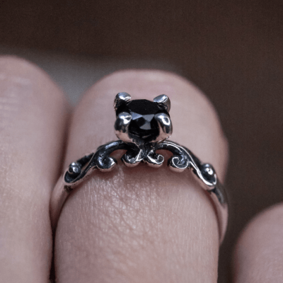 Solitário Frigg em Prata 925 com Zircônia preta – Joia Artesanal Maktub Pratas