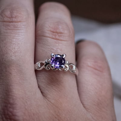 Solitário Frigg em Prata 925 com Zircônia roxa – Joia Artesanal Maktub Pratas