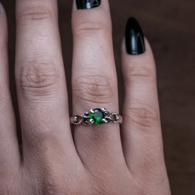 Solitário Frigg em Prata 925 com Zircônia verde – Joia Artesanal Maktub Pratas