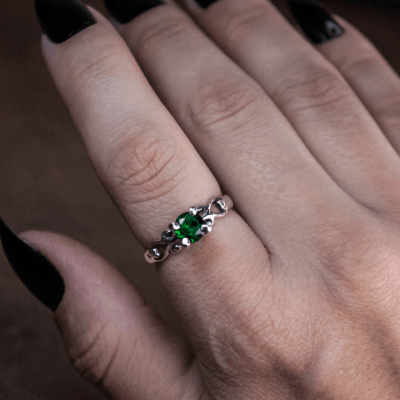 Solitário Frigg em Prata 925 com Zircônia verde – Joia Artesanal Maktub Pratas