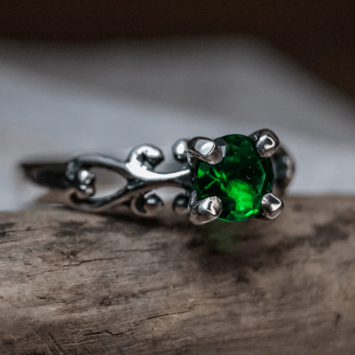 Solitário Frigg em Prata 925 com Zircônia verde – Joia Artesanal Maktub Pratas