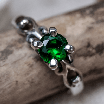 Solitário Frigg em Prata 925 com Zircônia verde – Joia Artesanal Maktub Pratas