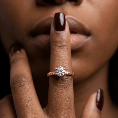 HELGA — Anel Solitário em Ouro Amarelo 14K com Zircônia Branca