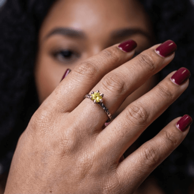 HELGA — Anel Solitário em Prata 925 com Zircônia Amarela 