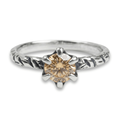 HELGA - ANEL SOLITÁRIO EM PRATA 925 COM ZIRCÔNIA CHAMPAGNE