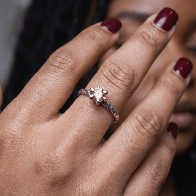 HELGA — Anel Solitário em Prata 925 com Zircônia  Champagne 