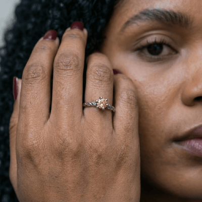 HELGA — Anel Solitário em Prata 925 com Zircônia  Champagne 