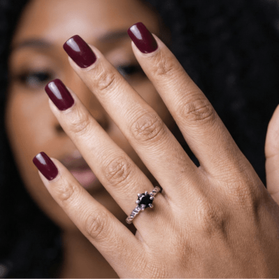 HELGA - ANEL SOLITÁRIO EM PRATA 925 COM ZIRCÔNIA PRETA HELGA - ANEL SOLITÁRIO EM PRATA 925 COM ZIRCÔNIA PRETA