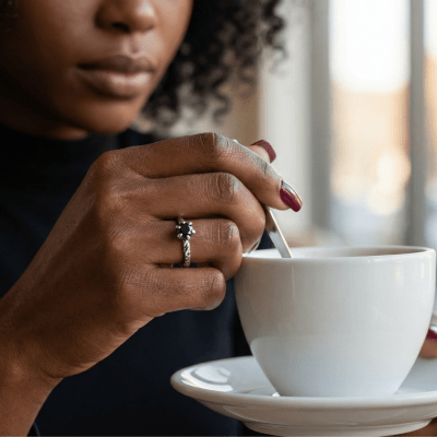 HELGA — Anel Solitário em Prata 925 com Zircônia Preta