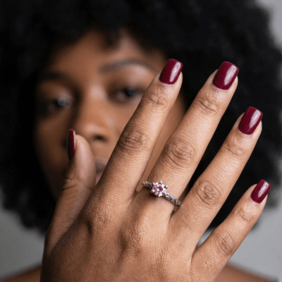 HELGA — Anel Solitário em Prata 925 com Zircônia Rosa