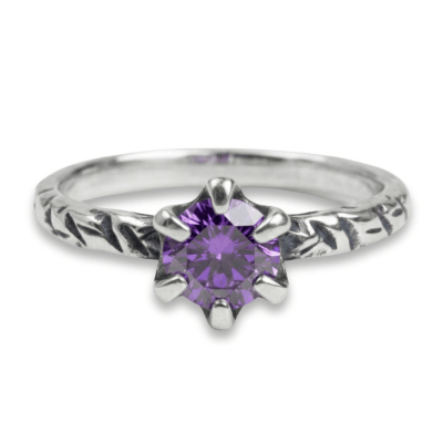 HELGA - ANEL SOLITÁRIO EM PRATA 925 COM ZIRCÔNIA ROXA