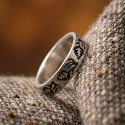 IVY — Anel Folhas em Prata 925 com Oxidação