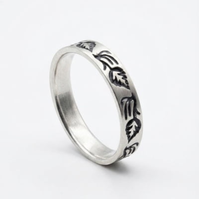 IVY — Anel Folhas em Prata 925 com Oxidação