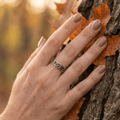 IVY — Anel Folhas em Prata 925 com Oxidação