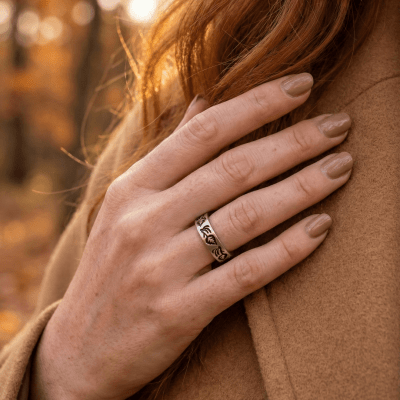 IVY — Anel Folhas em Prata 925 com Oxidação