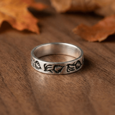 IVY — Anel Folhas em Prata 925 com Oxidação