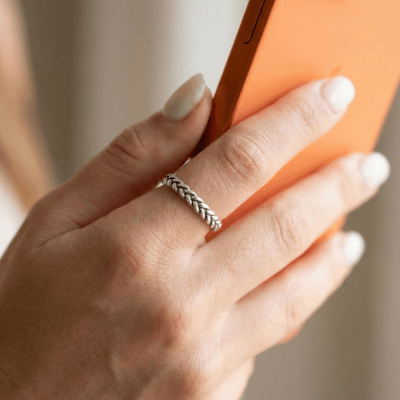 Anel Trançado Artesanal em Prata 925 com Oxidação – Modelo Lume