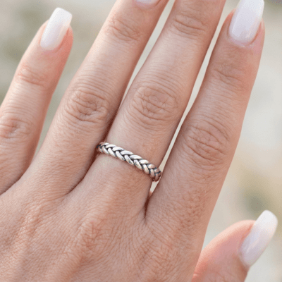 Anel Trançado Artesanal em Prata 925 com Oxidação – Modelo Lume