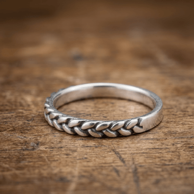 Anel Trançado Artesanal em Prata 925 com Oxidação – Modelo Lume
