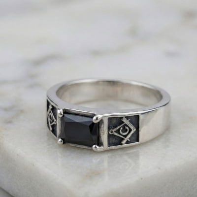 Maçonaria – Anel Sinete Retangular Esquadro e Compasso com Zircônia preta em Prata 925