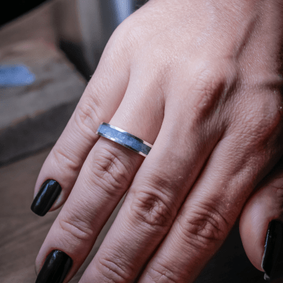 MOSAICO – ANEL DE PRATA 925 COM MOSAICO DE PEDRA NATURAL CIANITA AZUL