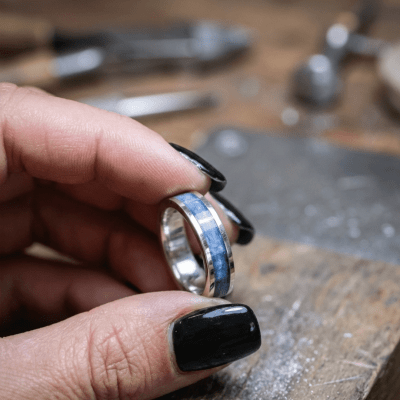 MOSAICO – ANEL DE PRATA 925 COM MOSAICO DE PEDRA NATURAL CIANITA AZUL