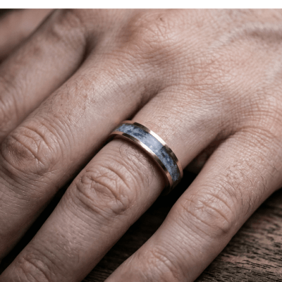 MOSAICO – ANEL EM OURO AMARELO 14 K COM PEDRA NATURAL CIANITA AZUL