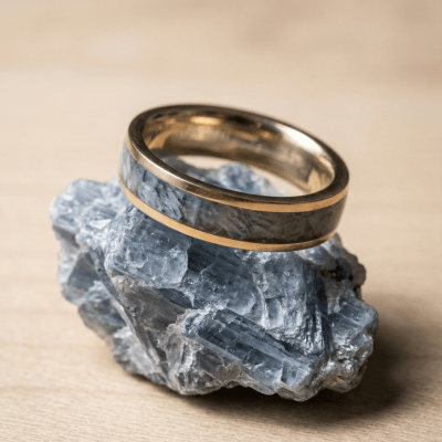 Mosaico – Anel em Ouro Amarelo 18K com Pedra Natural Cianita Azul