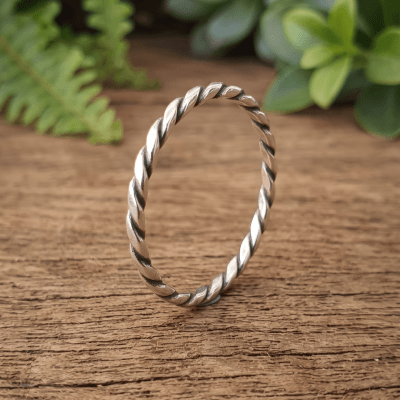 Nordic Link – Anel Torcido Fino em Prata 925