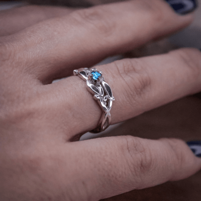 OLIVEIRA - ANEL SOLITÁRIO EM PRATA 925 COM ZIRCÔNIA AZUL CLARO