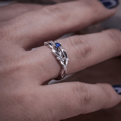 OLIVEIRA - ANEL SOLITÁRIO EM PRATA 925 COM ZIRCÔNIA AZUL MARINHO
