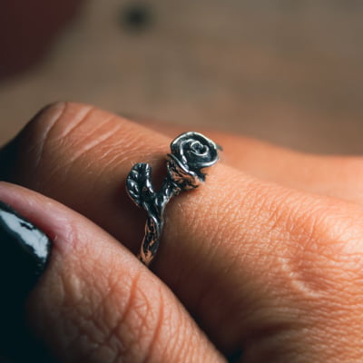 ROSA — Anel de Rosa Esculpida à Mão em Prata 925