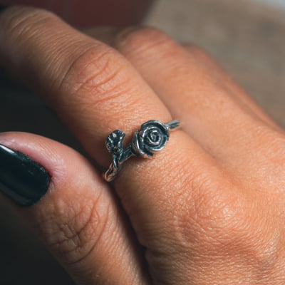 ROSA — Anel de Rosa Esculpida à Mão em Prata 925