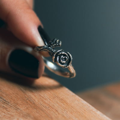 ROSA — Anel de Rosa Esculpida à Mão em Prata 925