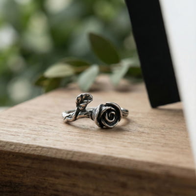 ROSA — Anel de Rosa Esculpida à Mão em Prata 925