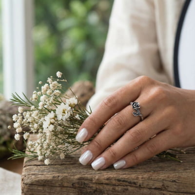 ROSA — Anel de Rosa Esculpida à Mão em Prata 925