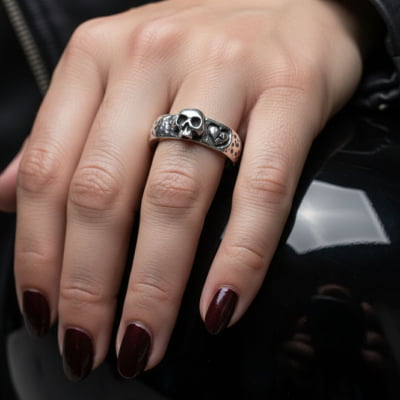 Skull Love – Anel Caveira Coração em Prata 925