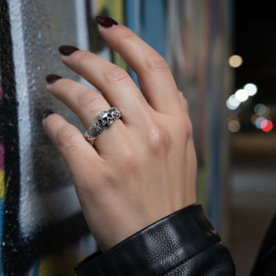 Skull Love – Anel Caveira Coração em Prata 925