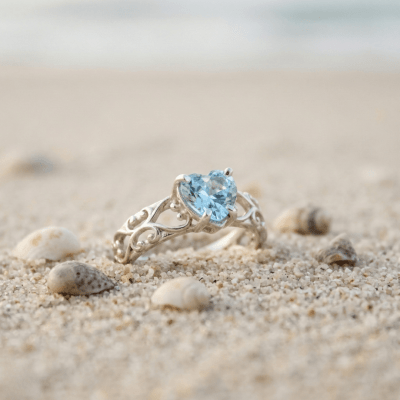 Solitário Sky – Anel em Prata 925 com Zircônia Coração Azul Claro