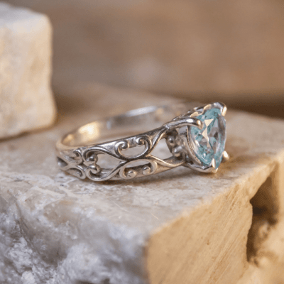 Solitário Sky – Anel em Prata 925 com Zircônia Coração Azul Claro