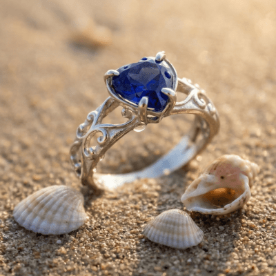 Solitário Sky – Anel em Prata 925 com Zircônia Coração Azul Marinho