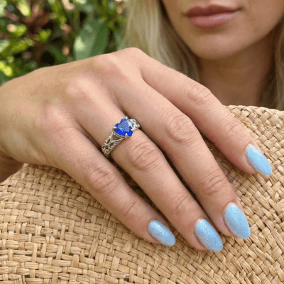 SKY - ANEL SOLITÁRIO EM PRATA 925 COM ZIRCÔNIA EM FORMATO DE CORAÇÃO AZUL MARINHO 