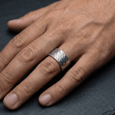 Anel Tempestade Largo em Prata 925 – Joia Artesanal Maktub Pratas